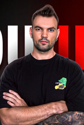 Максим Николашин